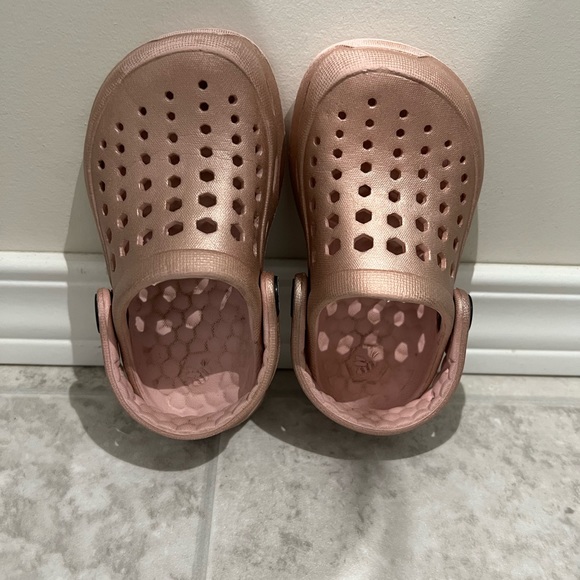 Joybees toddler crocs - Picture 3 of 4